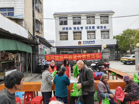 梧州市蒙山县新圩镇：“反邪摊位”赶大集 守护 乡村“烟火气”