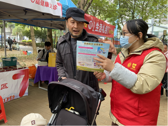 柳州市阳和街道东晋社区开展反邪教宣传活动