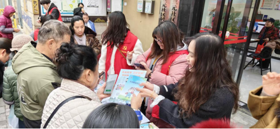 桂林市临桂区社会事务管理中心开展“新春送暖 反邪同行”宣传活动，筑牢反邪防线
