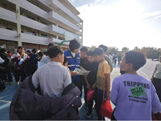 2a28da7c-0c0b-487e-94a4-7f95057e36d6