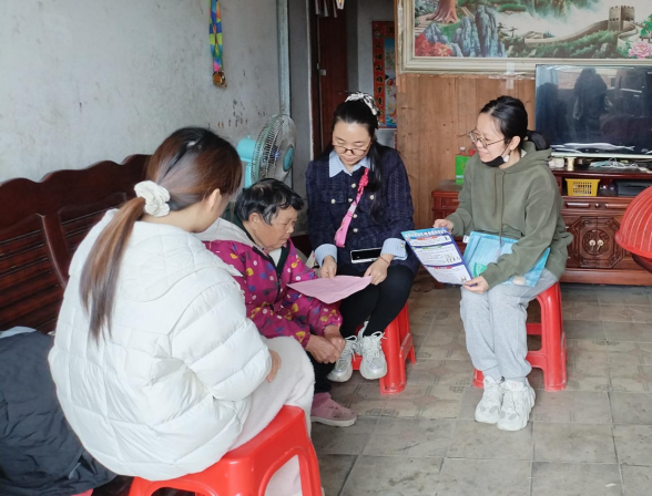 梧州市长洲区委政法委：家访送教筑防线 反邪护苗伴寒假