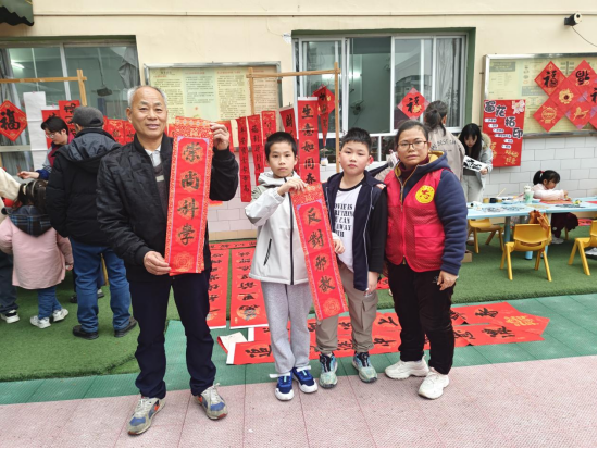 柳州市阳和街道春苑社区：新春大集迎佳节 反邪宣传入人心