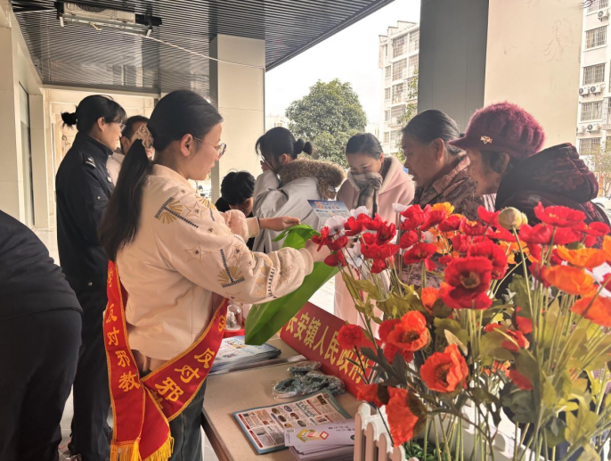 柳州市融安县长安镇开展反邪教宣传活动