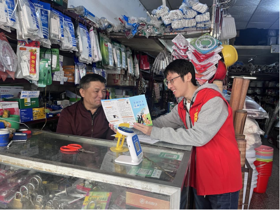 柳州市鱼峰区天湖社区：深入商铺讲反邪 筑牢安全守防线