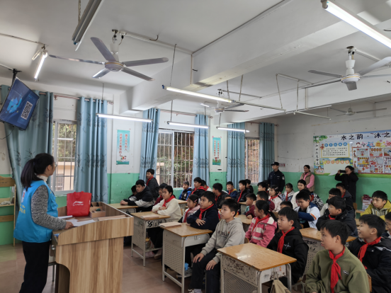 梧州市万秀区夏郢镇法治副校长进校园开展反邪教警示教育宣传