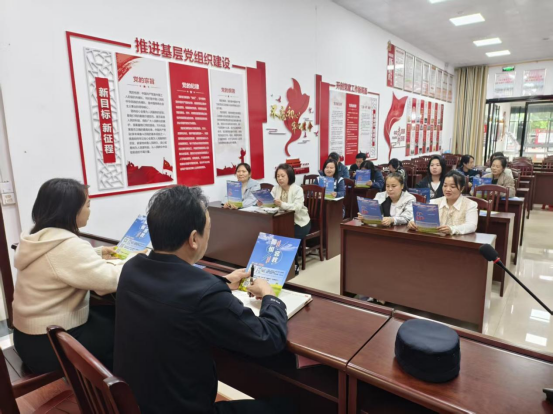 柳州市阳和街道春苑社区：警社联动筑防线 反邪理念入人心