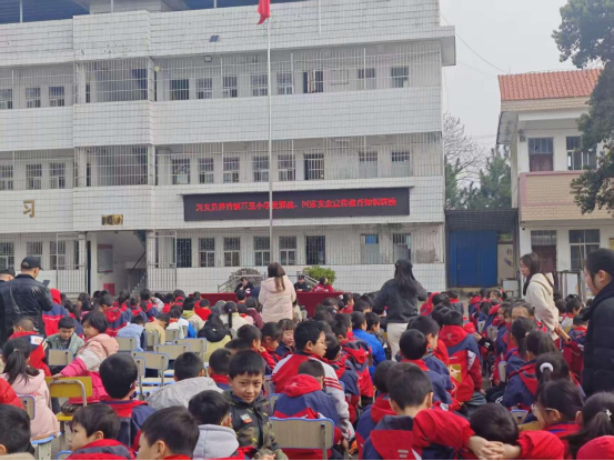 桂林市兴安县界首镇：“开学第一课·反邪教进校园”法治种子护航青春成长