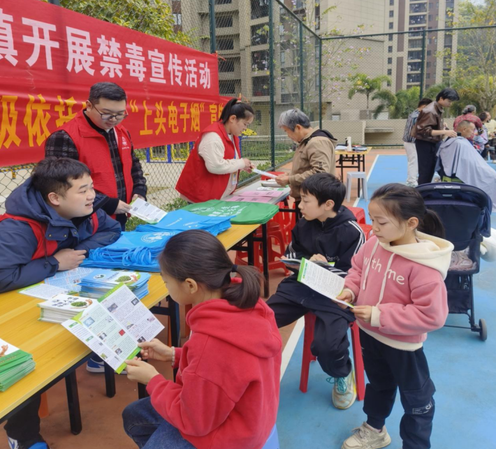 梧州岑溪市岑城镇反邪教宣传“零距离”进社区