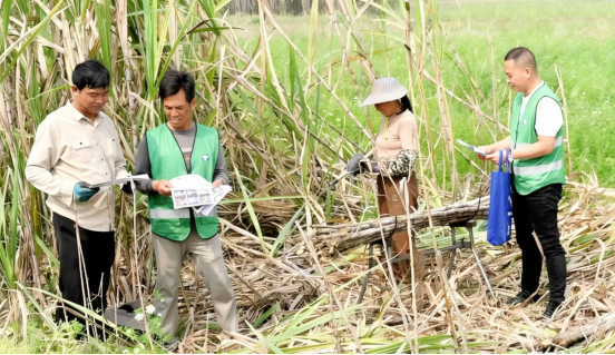 柳州市鹿寨县平山镇深入田间地头开展反邪教宣传活动