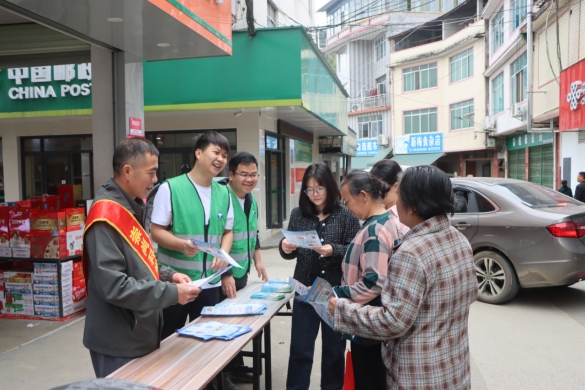 柳州市融安县大坡乡借圩日契机开展禁毒、反邪教宣传