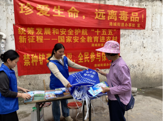 贵港市港北区港城街道：反邪教宣传进市场 筑牢全民反邪安全防线