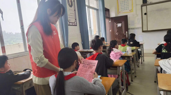 梧州市藤县反邪教宣传走进宁康乡中心校