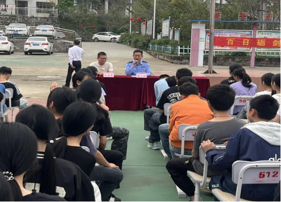 梧州市苍梧县梨埠镇警校联动守护“无邪”青春