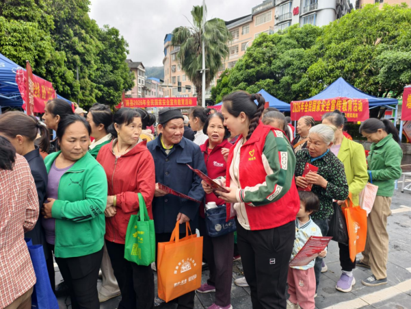 桂林市资源县资源镇开展反邪教宣传活动