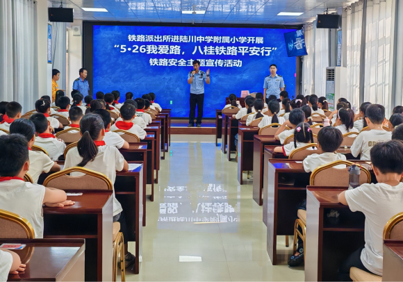 玉林市陆川县：反邪护路一同发力 精准宣传筑校园平安