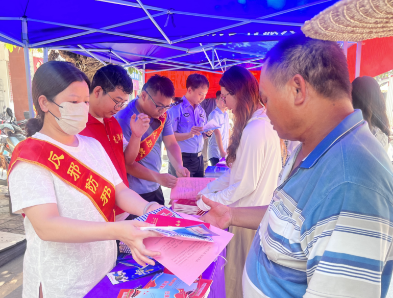 玉林市博白县龙潭镇：多方联动精准普法 民法典与反邪教同行