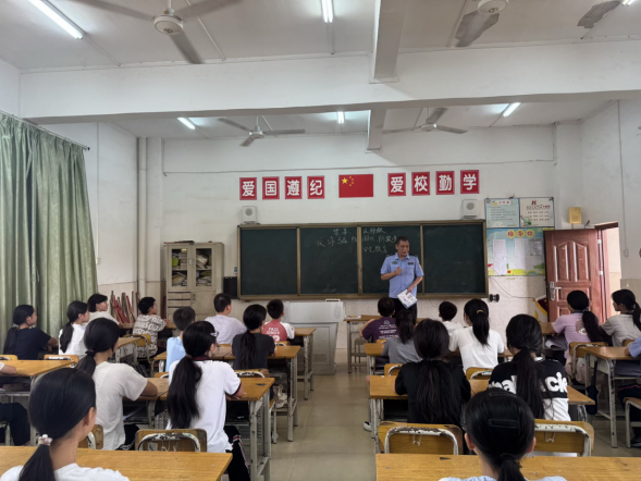 梧州市万秀区富民街道为小学送上“成长安全课”