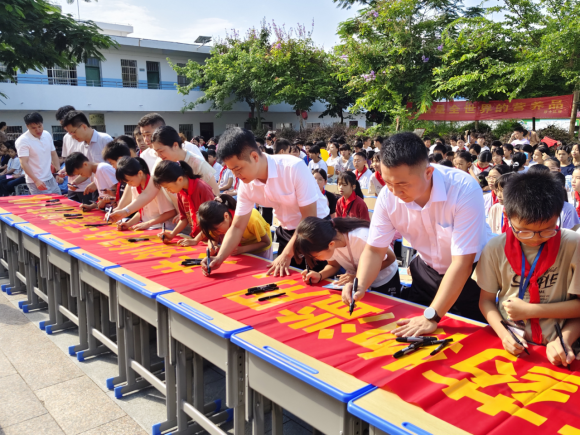 玉林市陆川县大桥镇：禁毒反邪宣传进校园 护航青春向阳生长