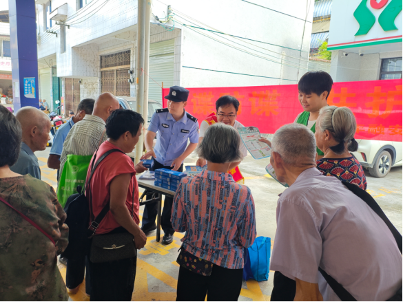 柳州市融安县大坡乡：圩日普法进集市 安全知识入民心