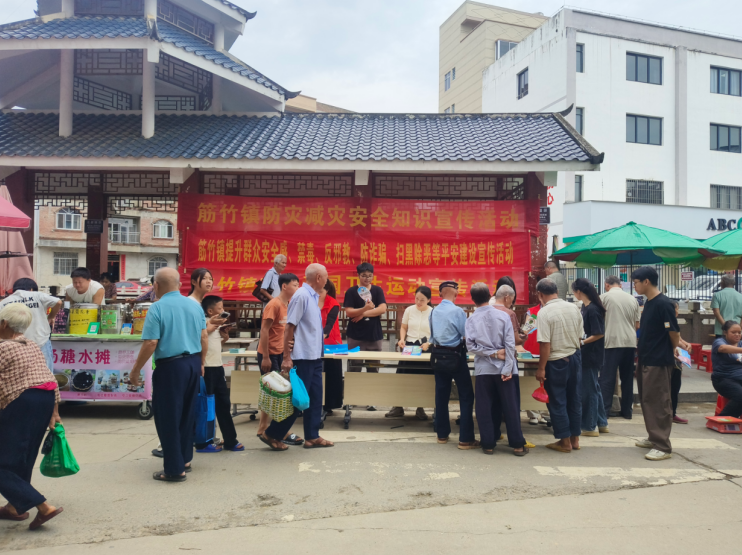 梧州岑溪市筋竹镇多部门联合开展反邪教、禁毒宣传进集市活动