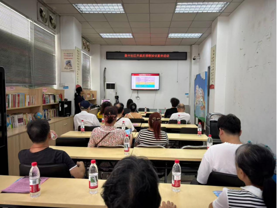 梧州市万秀区角嘴街道新兴社区开展“党员活动日+反邪教宣传”主题活动