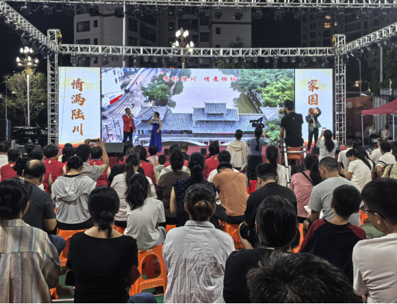 玉林市陆川县温泉镇：晚会搭台传乡音 反邪清风拂万家